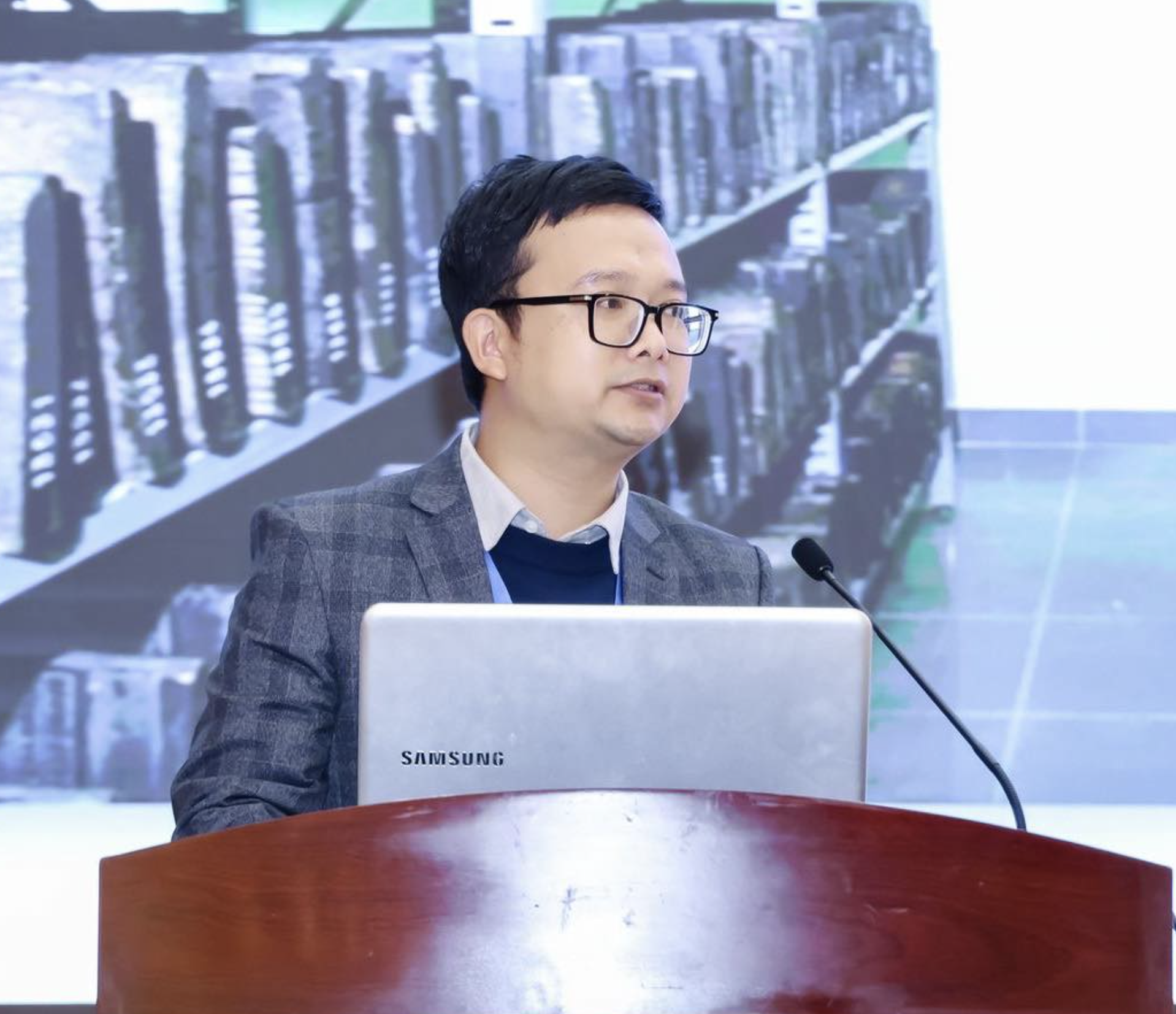 Tham dự Hội thảo Hiệp hội Giải phẫu gỗ quốc tế lần thứ 10 tổ chức tại Nam Kinh, Trung Quốc